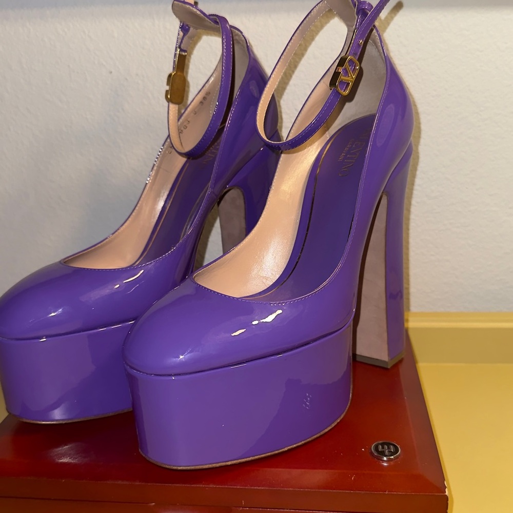 Valentino Garavani Go-155 Violet Pump - Picture 14 of 14